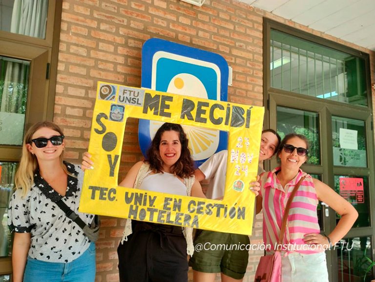 Nueva egresada en la FTU