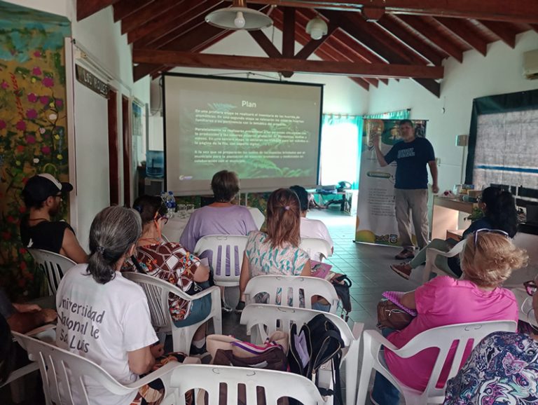 Con la Charla “Canteros Materos” en Los Molles se inauguraron canteros de aromáticas para los visitantes