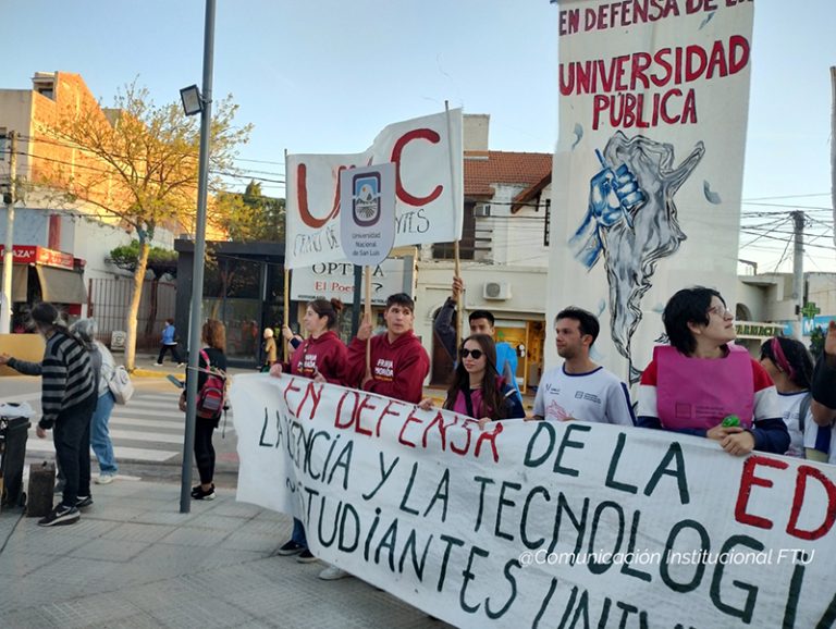 Marcha Federal en Defensa de la Universidad Pública en Villa de Merlo