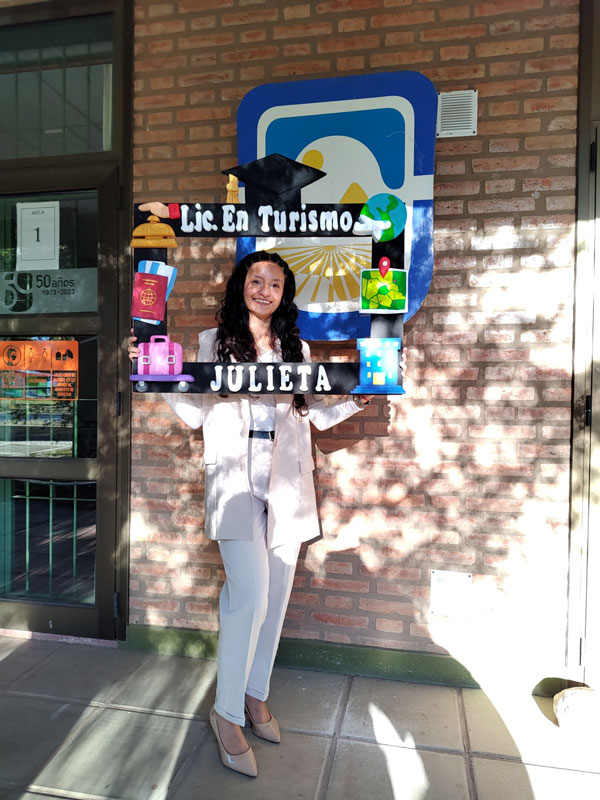 Nueva egresada en la FTU de la Licenciatura en Turismo